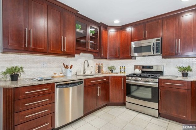 34 Windmill Dr, Morristown NJ  07960-5973 exterior