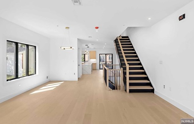 461 Bagley Pl, Cliffside Park NJ 07010-2002 exterior