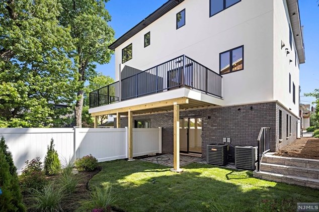 461 Bagley Pl, Cliffside Park NJ 07010-2002 exterior