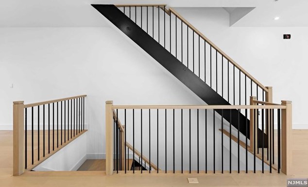 461 Bagley Pl, Cliffside Park NJ 07010-2002 exterior