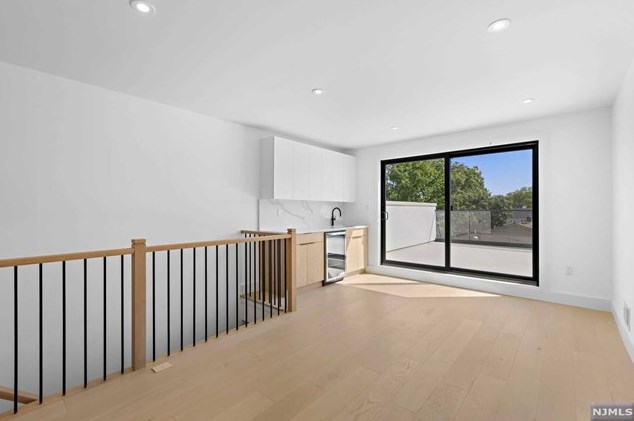 461 Bagley Pl, Cliffside Park NJ 07010-2002 exterior