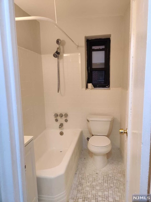 2335 Hudson Ter, West Fort Lee NJ  07024-7903 exterior