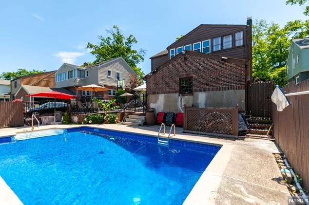 34 Carlton Pl, Rutherford NJ  07070-1120 exterior