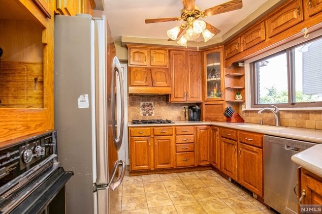 34 Carlton Pl, Rutherford NJ  07070-1120 exterior