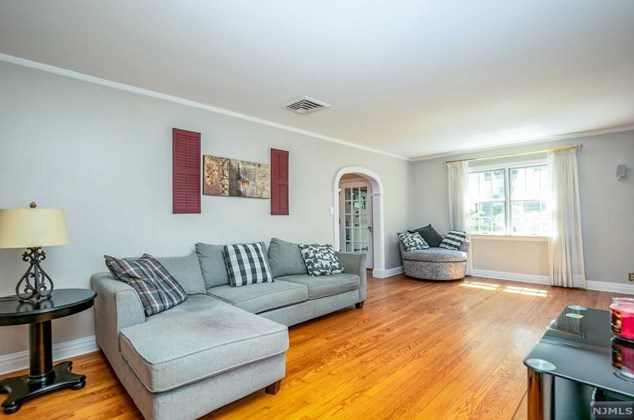 34 Carlton Pl, Rutherford NJ  07070-1120 exterior