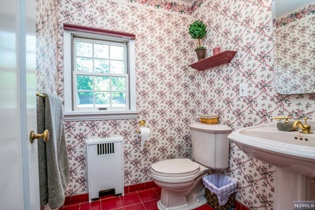 34 Carlton Pl, Rutherford NJ  07070-1120 exterior