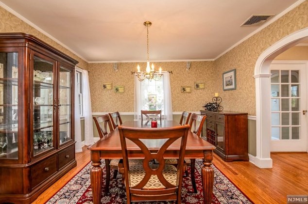 34 Carlton Pl, Rutherford NJ  07070-1120 exterior