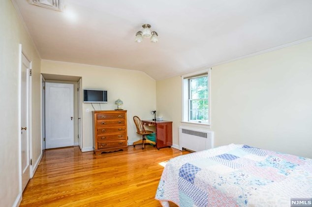 34 Carlton Pl, Rutherford NJ  07070-1120 exterior