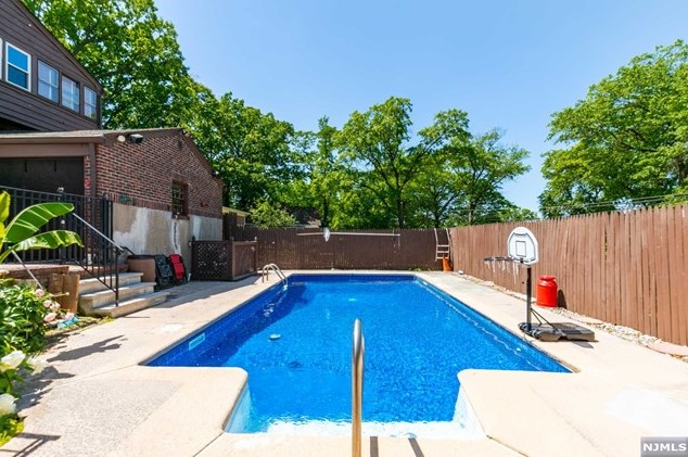 34 Carlton Pl, Rutherford NJ  07070-1120 exterior