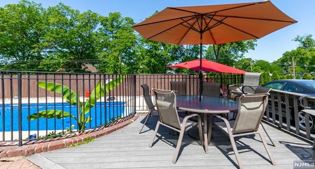 34 Carlton Pl, Rutherford NJ  07070-1120 exterior