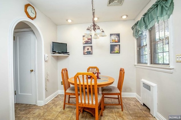 34 Carlton Pl, Rutherford NJ  07070-1120 exterior