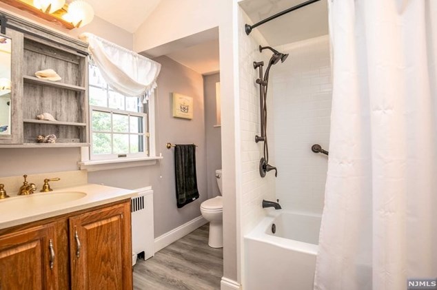 34 Carlton Pl, Rutherford NJ  07070-1120 exterior