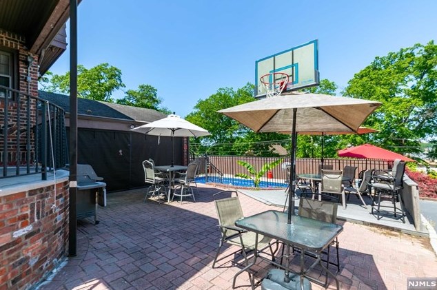 34 Carlton Pl, Rutherford NJ  07070-1120 exterior