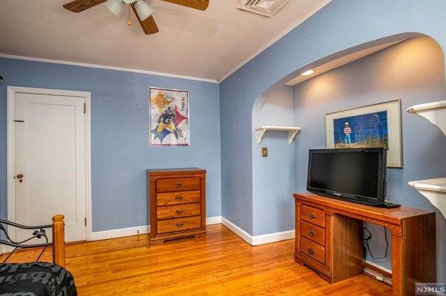 34 Carlton Pl, Rutherford NJ  07070-1120 exterior