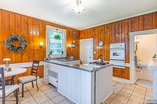 87 Passaic Ave, Rutherford NJ 07070-2059 exterior