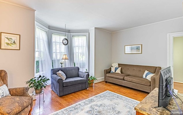 87 Passaic Ave, Rutherford NJ 07070-2059 exterior