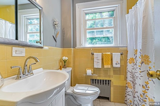 87 Passaic Ave, Rutherford NJ 07070-2059 exterior