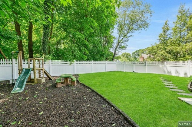 10 Babcock Rd, Mahwah NJ exterior