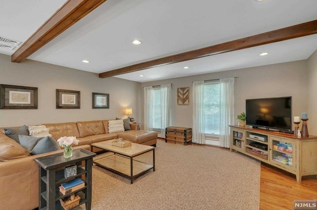 10 Babcock Rd, Mahwah NJ exterior