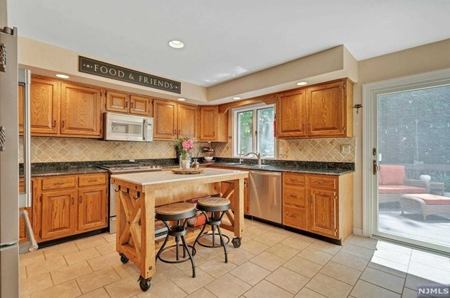 10 Babcock Rd, Mahwah NJ exterior