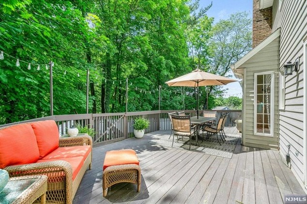 10 Babcock Rd, Mahwah NJ exterior