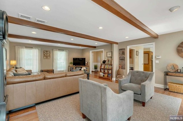 10 Babcock Rd, Mahwah NJ exterior