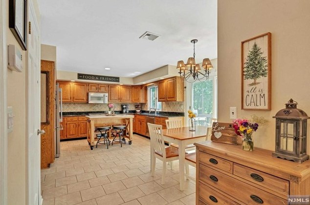 10 Babcock Rd, Mahwah NJ exterior