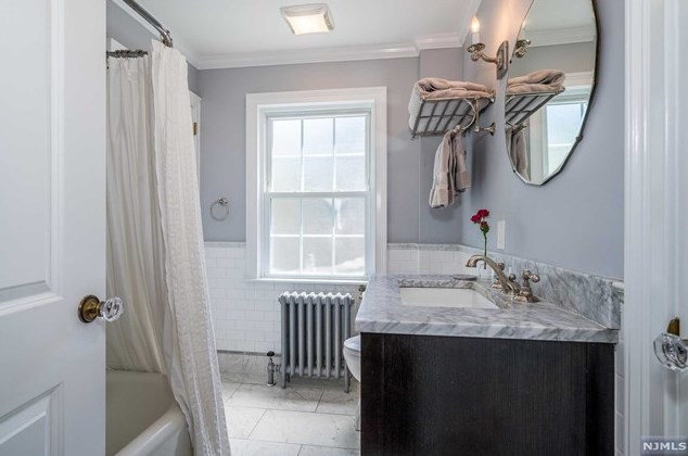 19 Abbington Ter, Ridgewood NJ 07452-2222 exterior