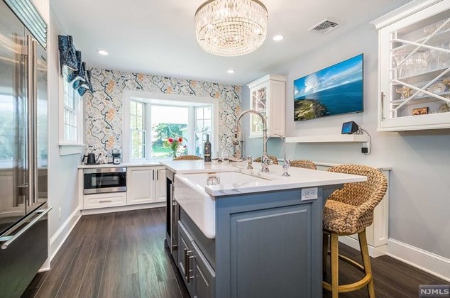 19 Abbington Ter, Ridgewood NJ 07452-2222 exterior