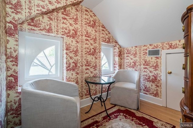 19 Abbington Ter, Ridgewood NJ 07452-2222 exterior