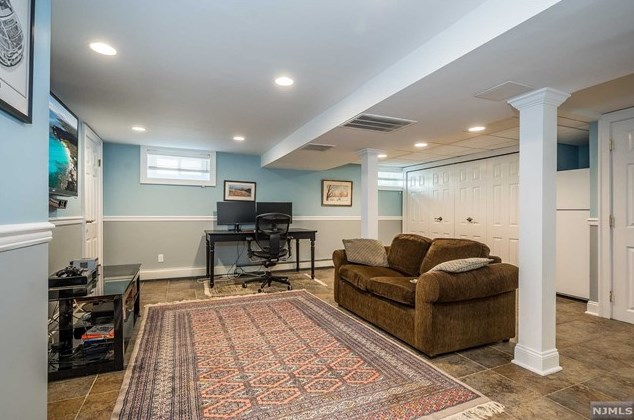 19 Abbington Ter, Ridgewood NJ 07452-2222 exterior