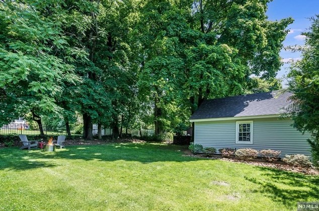 19 Abbington Ter, Ridgewood NJ 07452-2222 exterior