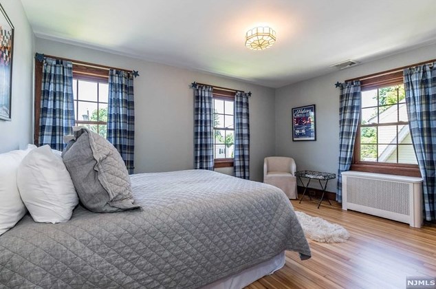 19 Abbington Ter, Ridgewood NJ 07452-2222 exterior