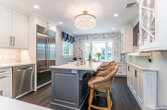 19 Abbington Ter, Ridgewood NJ 07452-2222 exterior