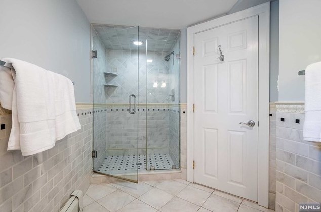 19 Abbington Ter, Ridgewood NJ 07452-2222 exterior