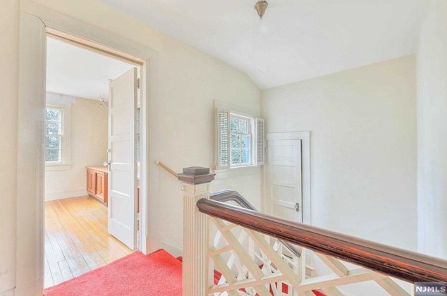 125 Hudson Ave, Tenafly NJ 07670-1039 exterior