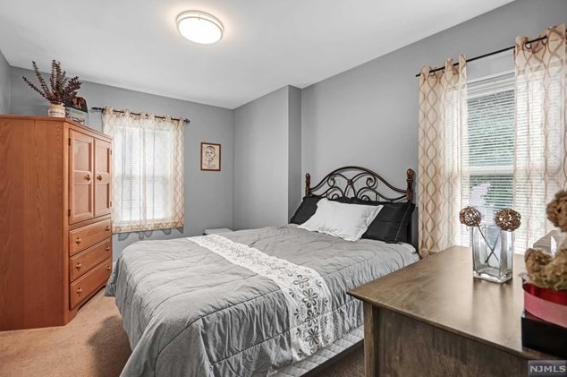 34 Armour Pl, Bergenfield NJ 07621-1204 exterior