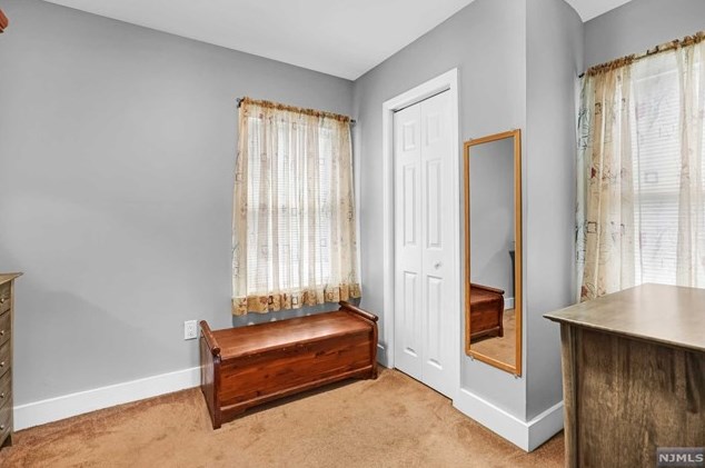 34 Armour Pl, Bergenfield NJ 07621-1204 exterior