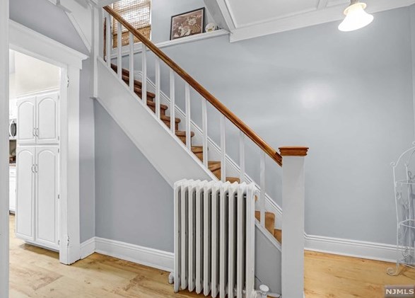 34 Armour Pl, Bergenfield NJ 07621-1204 exterior