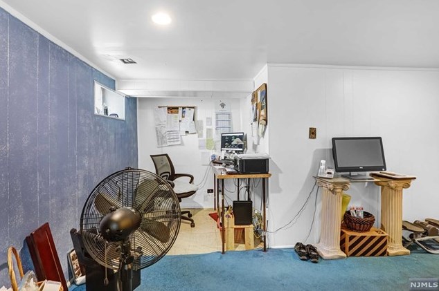 34 Armour Pl, Bergenfield NJ 07621-1204 exterior