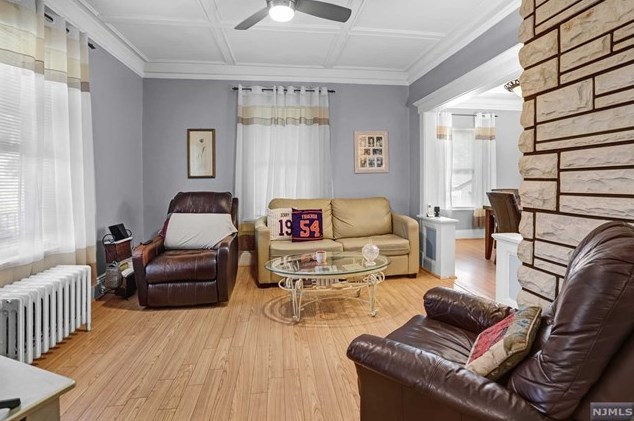 34 Armour Pl, Bergenfield NJ 07621-1204 exterior