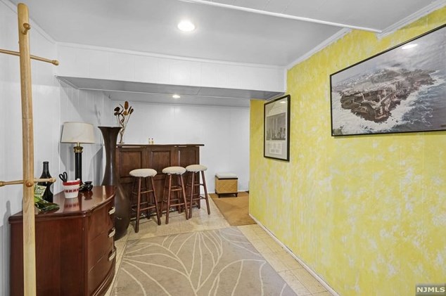 34 Armour Pl, Bergenfield NJ 07621-1204 exterior