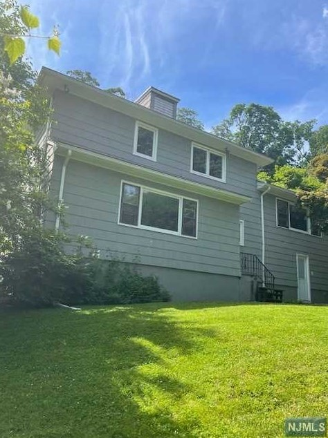 17 Mountain Dr, Town Center NJ  07052-4016 exterior