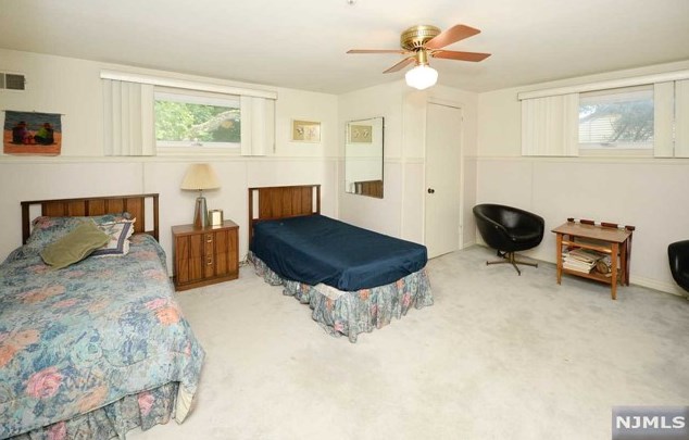 1152 Cooper Ave, Teaneck NJ 07666-5806 exterior