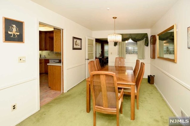 1152 Cooper Ave, Teaneck NJ 07666-5806 exterior