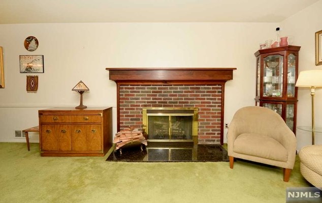 1152 Cooper Ave, Teaneck NJ 07666-5806 exterior