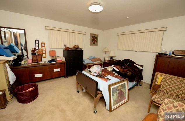 1152 Cooper Ave, Teaneck NJ 07666-5806 exterior