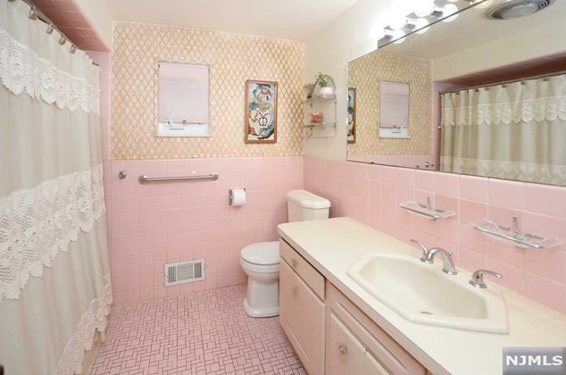 1152 Cooper Ave, Teaneck NJ 07666-5806 exterior