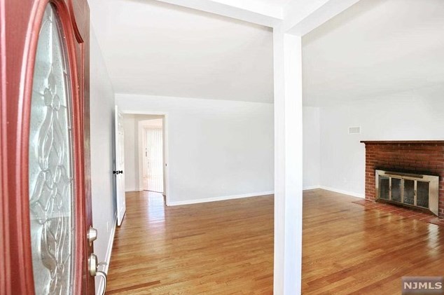 28 Phelps Ave, Cresskill NJ  07626-2524 exterior