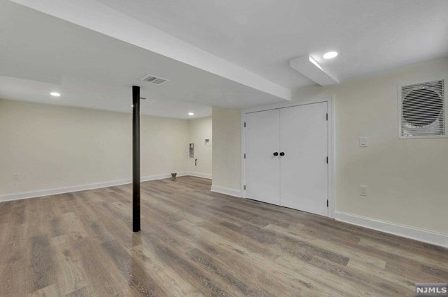 100 Colony Ave, Park Ridge NJ 07656-1104 exterior